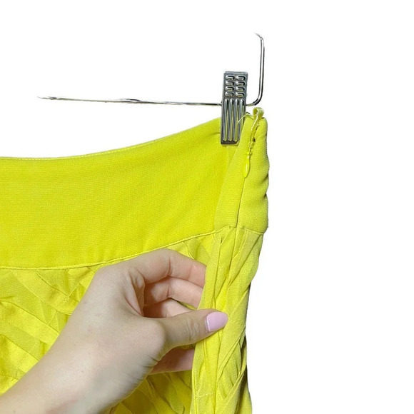 Reiss Yellow Textured‎ Swing Skirt with Ruffle Line Detailing Size 6 - Picture 4 of 7